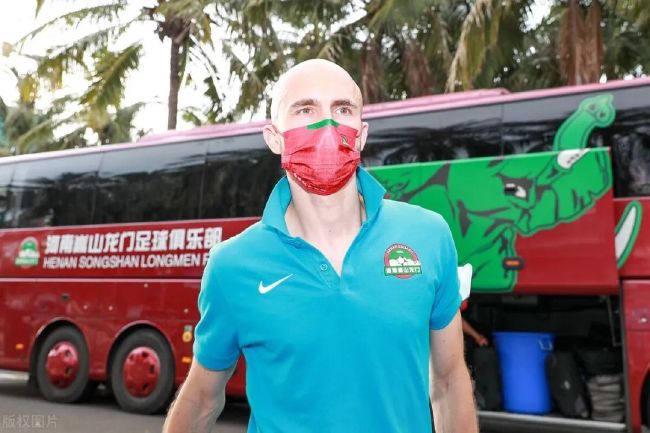 两少妇隔着帘子精油按摩